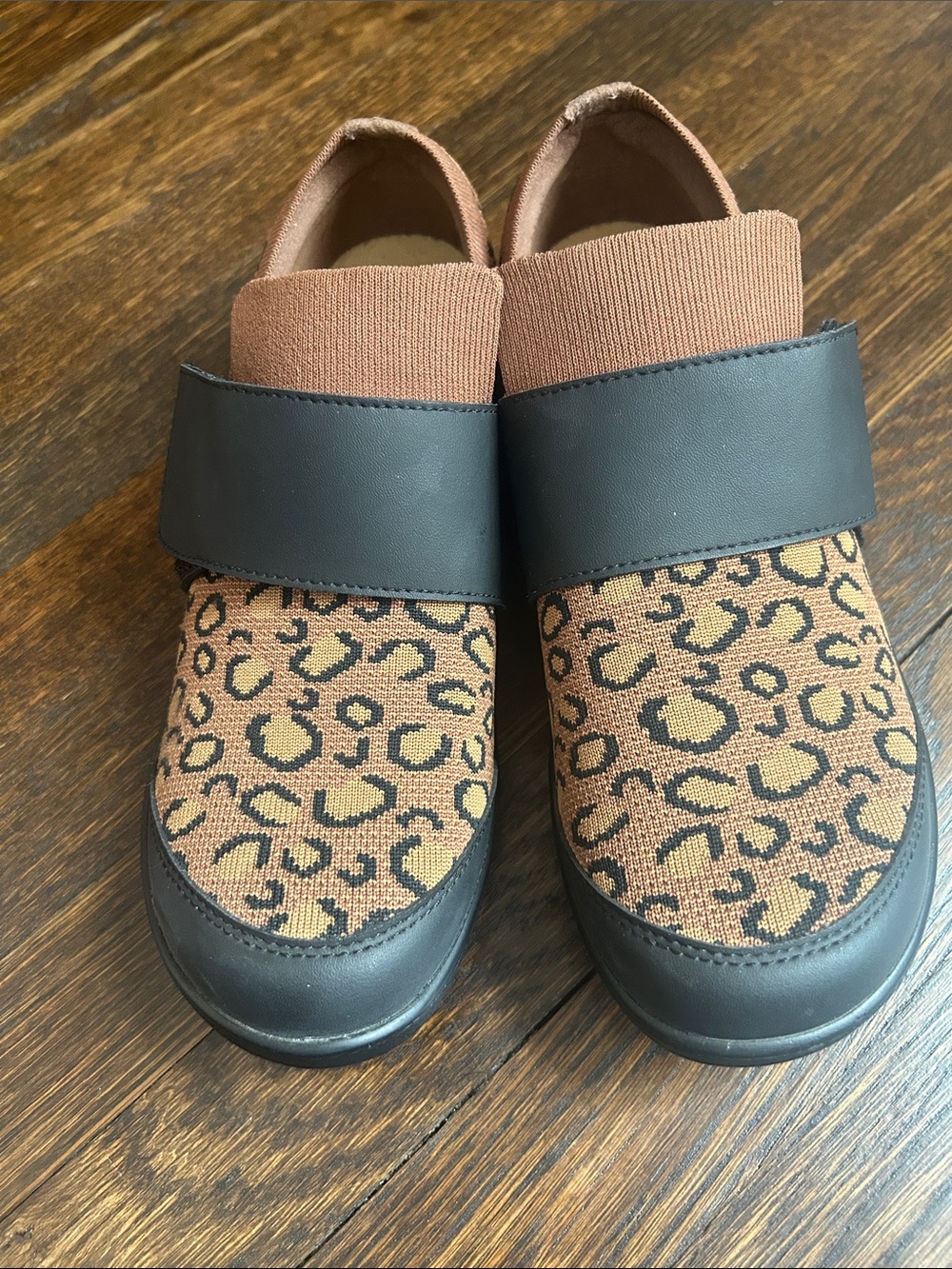 Alegria TRAQ slip-on shoe in tan and black. Size 39